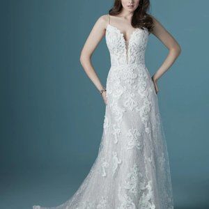 《NEW WEDDING DRESS》